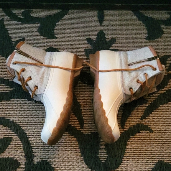 Sperry duck boots 👢 - Picture 9 of 13